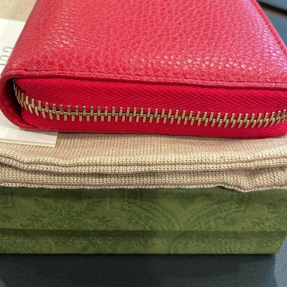 New Gucci Long Red Leather Wallet. - Picture 8 of 14